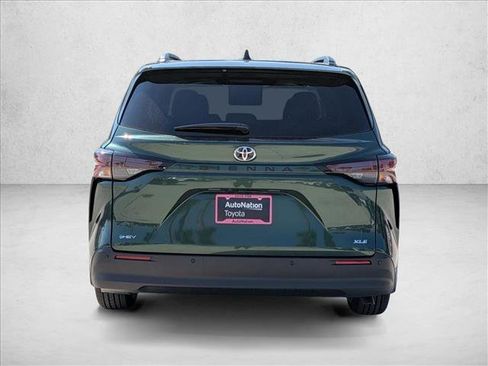 New 2026 Toyota Sienna XLE image 8
