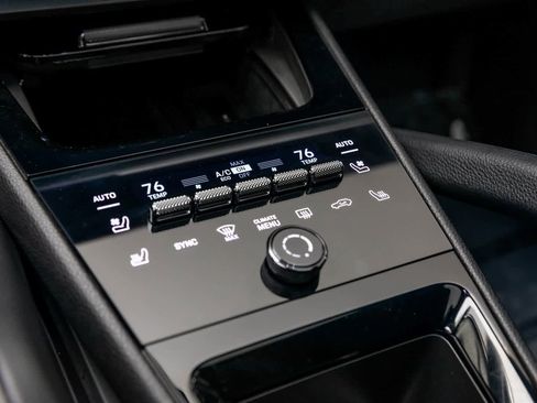 Used 2024 Porsche Cayenne S image 37