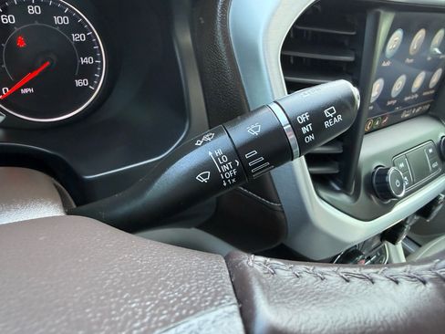 Used 2021 GMC Acadia SLT image 25