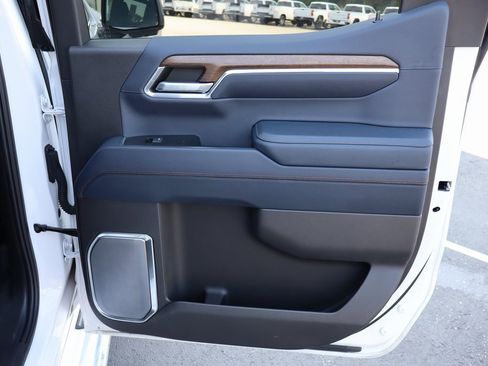 Used 2023 Chevrolet Silverado 1500 High Country w/ Z71 Off-Road Package image 29