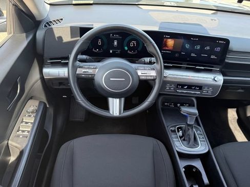 Used 2025 Hyundai Kona SEL FWD image 19