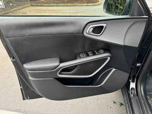 Used 2022 Kia Soul LX w/ Technology Package image 12
