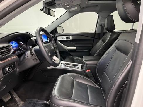 Used 2023 Ford Explorer Limited w/ Equipment Group 301A AWD/4WD image 21