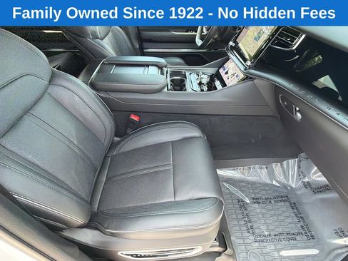 Used 2025 Jeep Grand Wagoneer L Series II Obsidian w/ Quick Order Packagew 28T AWD/4WD image 13