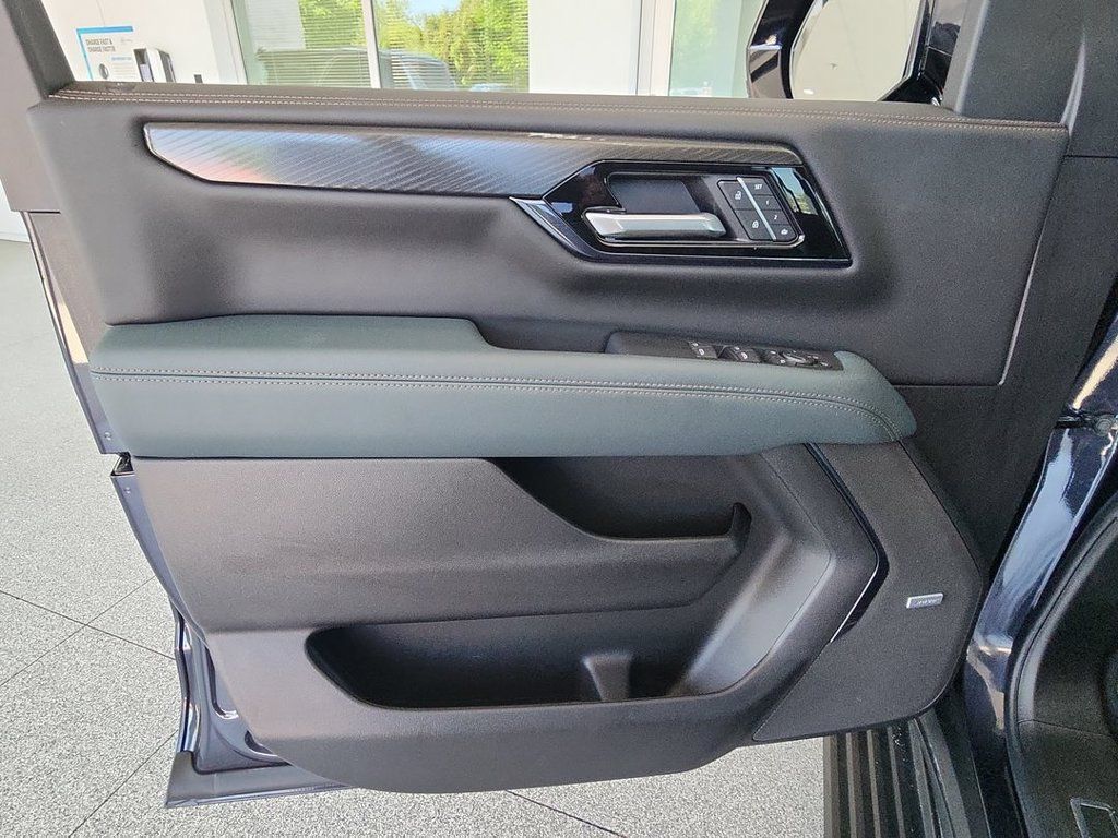 Certified 2025 GMC Yukon XL AT4 w/ AT4 Premium Plus Package AWD/4WD image 20