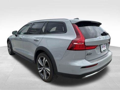 Used 2025 Volvo V60 B5 Cross Country Plus AWD/4WD image 13