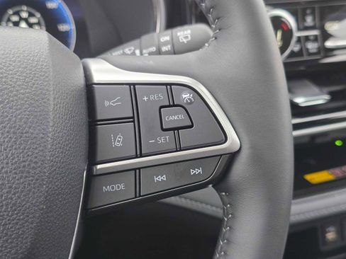 Certified 2025 Toyota Highlander Platinum image 38