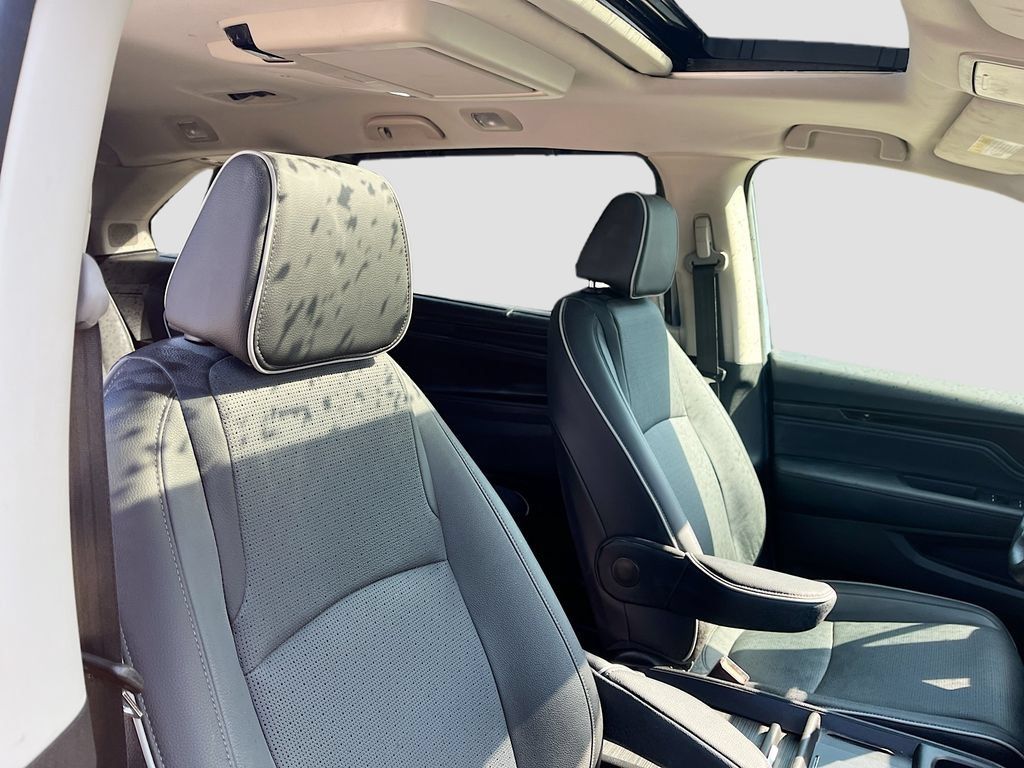 Used 2025 Honda Odyssey Elite image 30