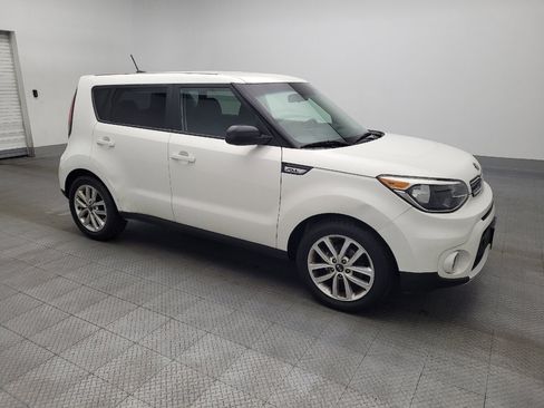 Used 2017 Kia Soul + image 11