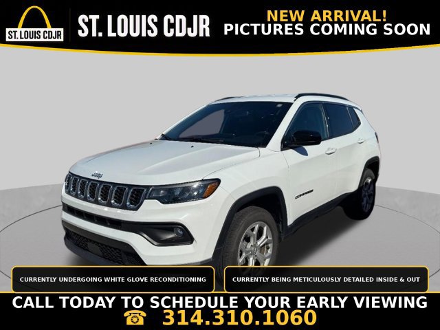 Used 2024 Jeep Compass Latitude AWD/4WD image 1