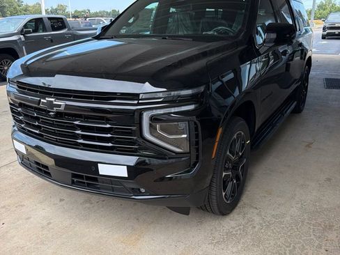 New 2026 Chevrolet Suburban RST w/ RST Capability Package AWD/4WD image 1