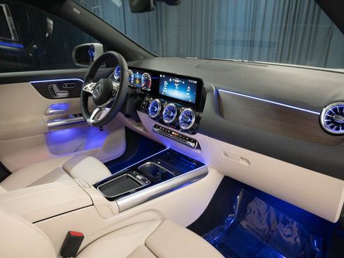New 2026 Mercedes-Benz GLA 250 image 14