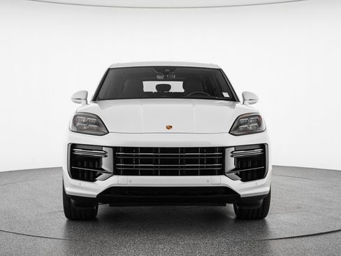 Used 2024 Porsche Cayenne Turbo AWD/4WD image 8