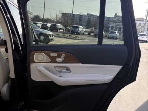 Used 2022 Mercedes-Benz GLS 450 4MATIC image 23