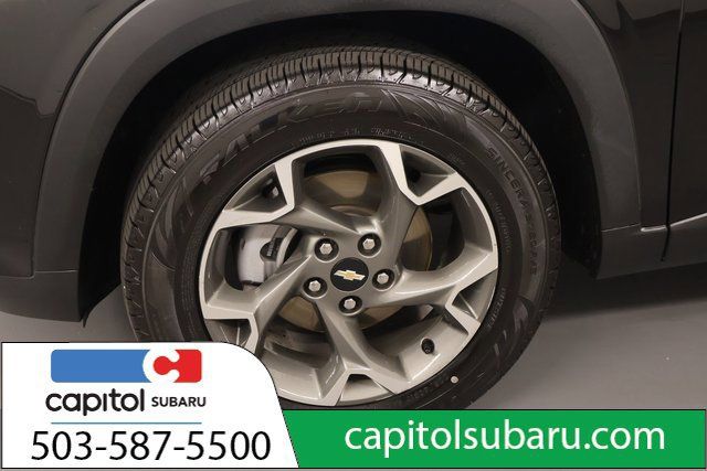 Used 2025 Chevrolet Trax LT FWD image 7
