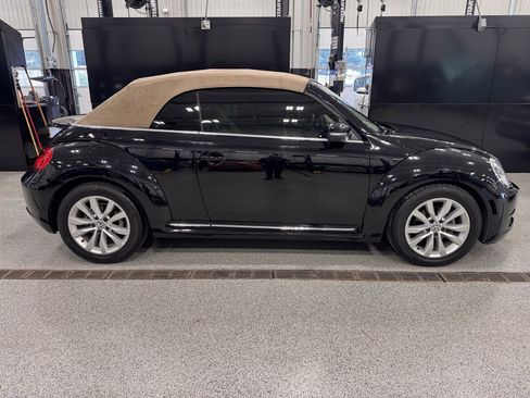 Used 2014 Volkswagen Beetle TDI image 28