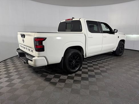 Used 2026 Nissan Frontier SV w/ Tow Package RWD image 8