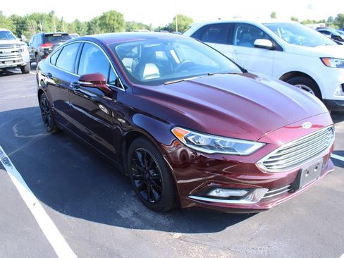 Used 2017 Ford Fusion SE FWD image 3