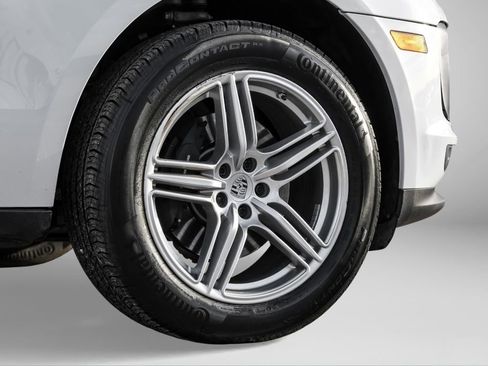 Used 2020 Porsche Macan Base image 62