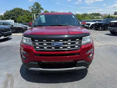 Used 2017 Ford Explorer Limited w/ Equipment Group 301A AWD/4WD image 2