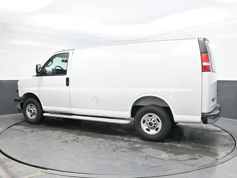 Used 2025 GMC Savana 2500 w/ Driver Convenience Package RWD image 4