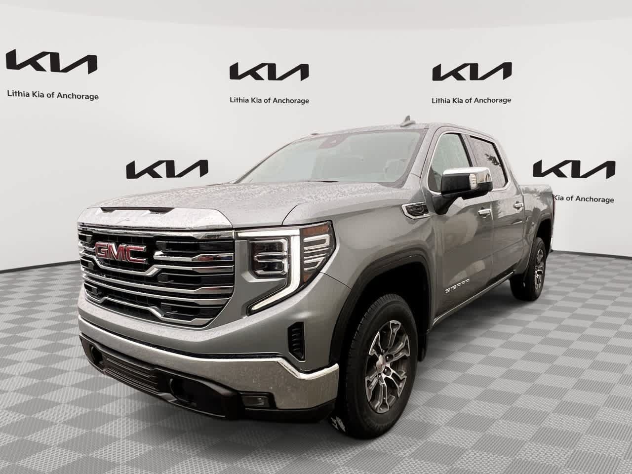 Used 2025 GMC Sierra 1500 SLT AWD/4WD image 1
