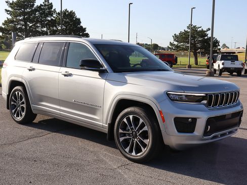 New 2025 Jeep Grand Cherokee L Overland w/ Luxury Tech Group IV image 4