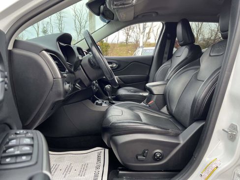 Used 2019 Jeep Cherokee Limited image 10