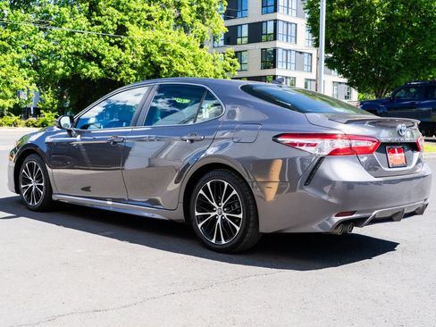 Used 2020 Toyota Camry SE FWD image 4