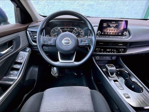 Certified 2023 Nissan Rogue SV image 4