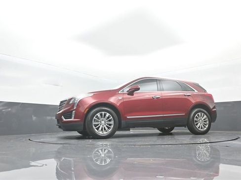 Used 2018 Cadillac XT5 Luxury w/ Driver Awareness Package image 30