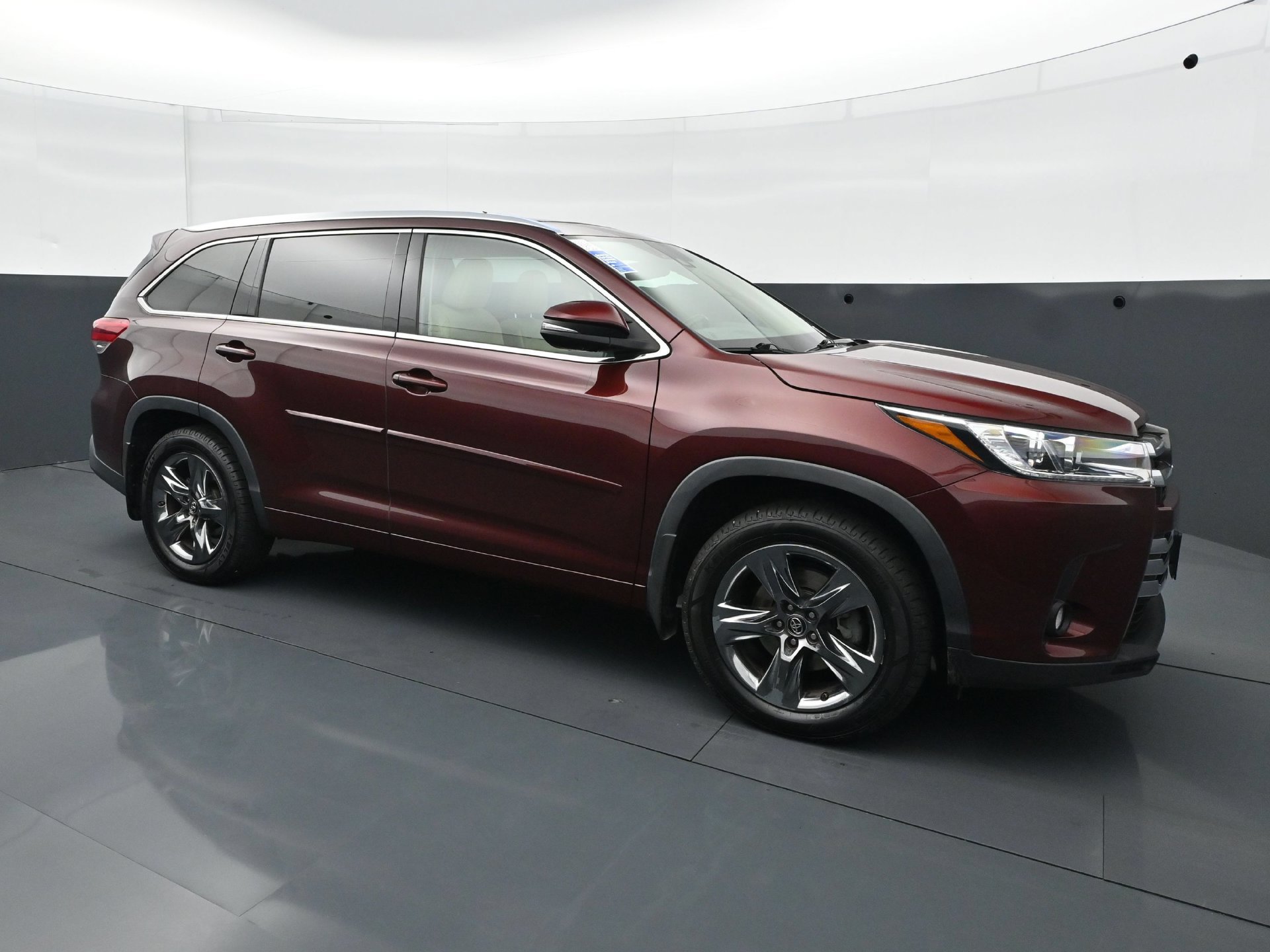 Used 2018 Toyota Highlander Limited Platinum w/ Carpet Mat Package (TMS) AWD/4WD image 9