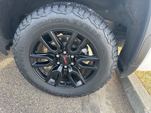 Used 2025 GMC Sierra 1500 Pro w/ Graphite Edition image 8