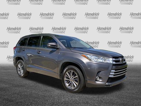 Used 2018 Toyota Highlander XLE FWD image 2