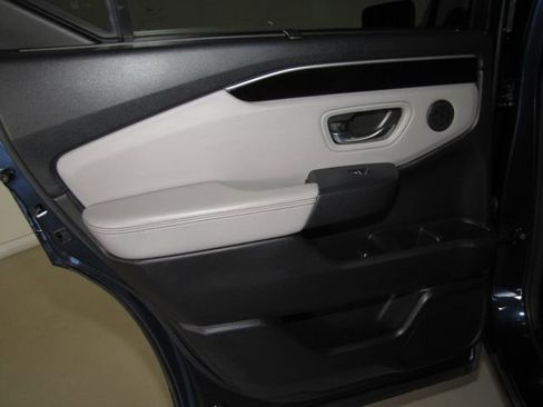 Certified 2025 Honda Pilot EX-L image 19