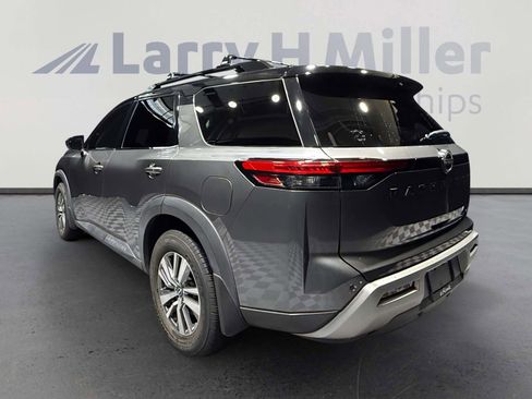 Certified 2022 Nissan Pathfinder SL w/ SL Black Package image 3