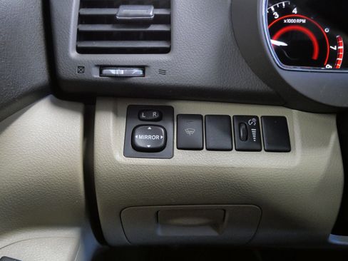 Used 2010 Toyota Highlander 2WD image 26