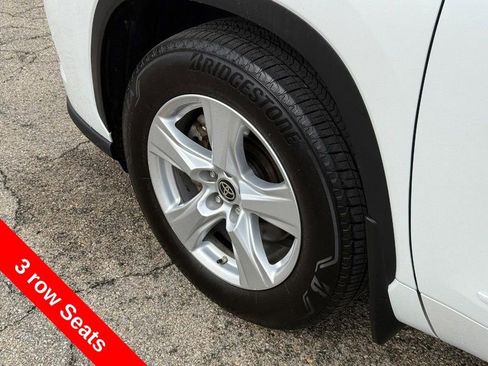 Used 2023 Toyota Highlander LE FWD image 10