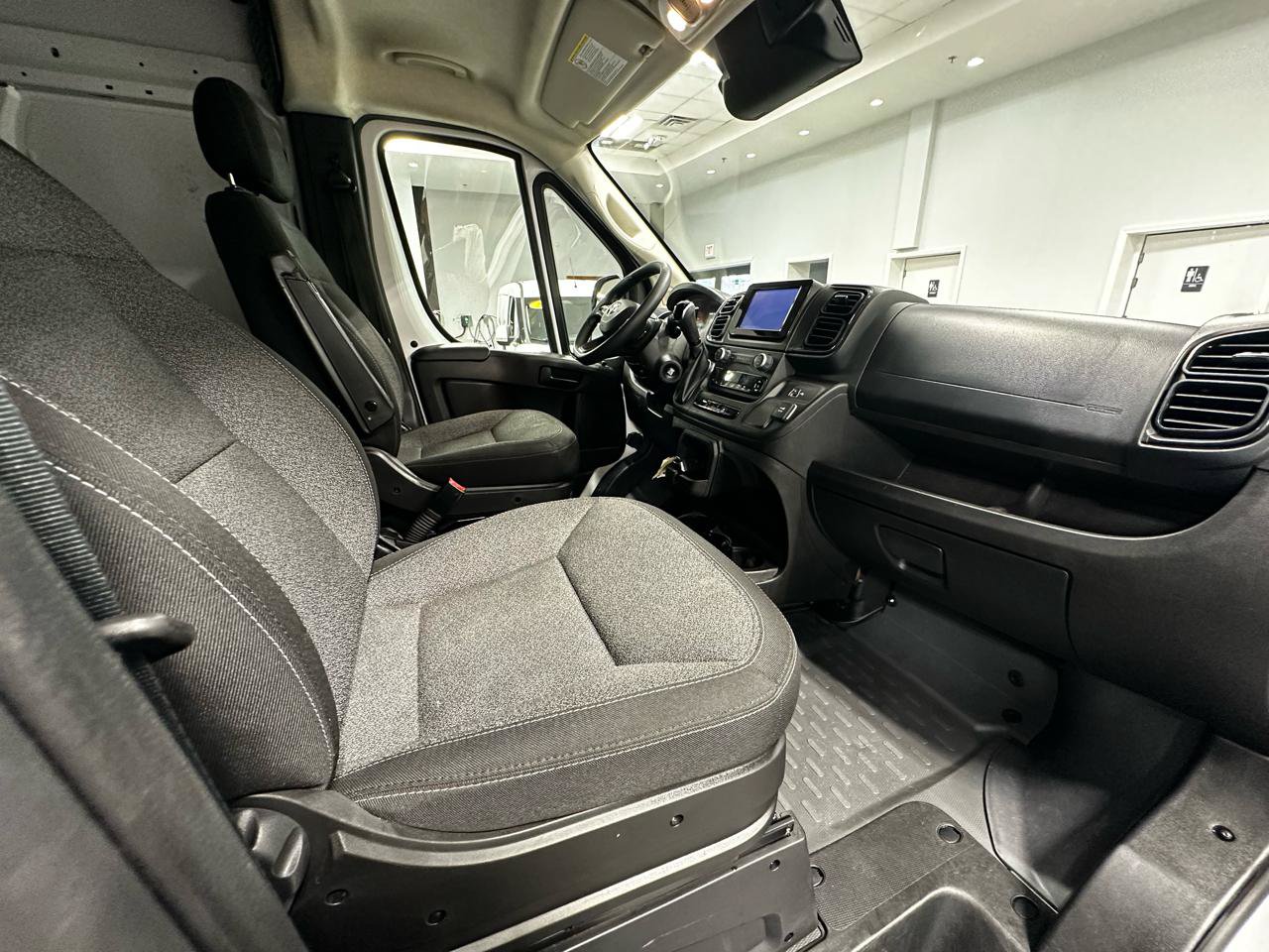 Used 2025 RAM ProMaster 2500 w/ Convenience Group FWD image 13