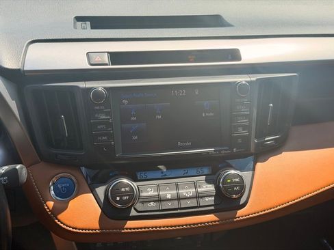 Used 2016 Toyota RAV4 Limited AWD/4WD image 18
