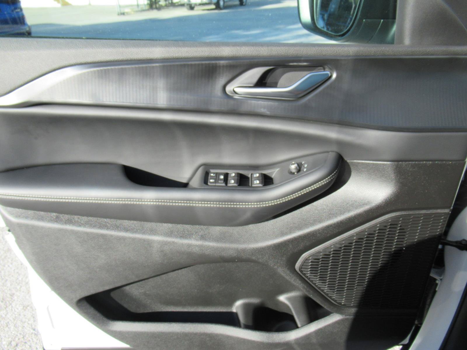 New 2027 Jeep Grand Cherokee Laredo RWD image 18