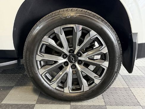 Used 2023 Chevrolet Suburban High Country image 35