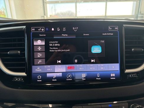 Used 2024 Chrysler Pacifica Touring-L image 24