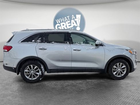 Used 2016 Kia Sorento LX w/ LX Convenience Package image 2