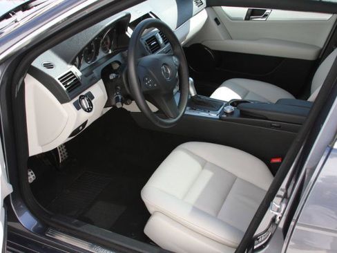 Used 2009 Mercedes-Benz C 300 4MATIC Sedan image 24