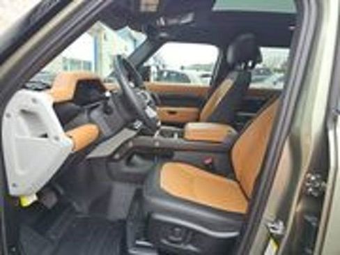 Used 2024 Land Rover Defender 110 X-Dynamic SE image 6