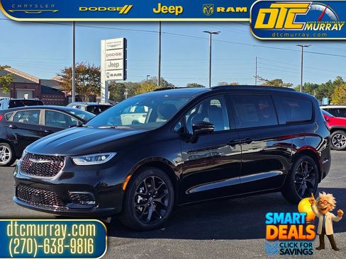 New 2026 Chrysler Pacifica Limited w/ Uconnect Theater Family Group image 3