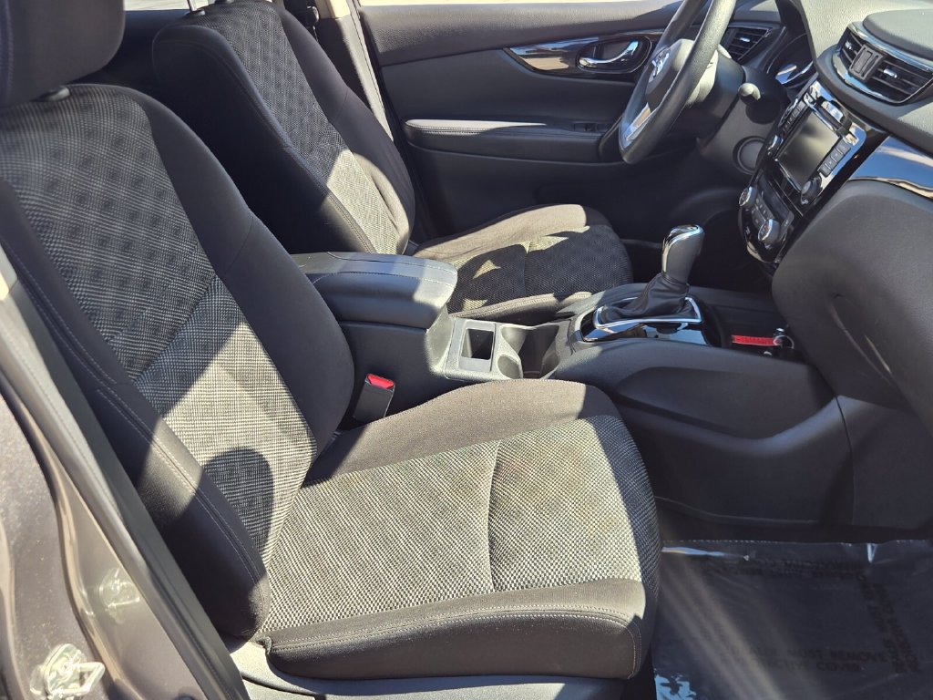Used 2020 Nissan Rogue Sport SV FWD image 17