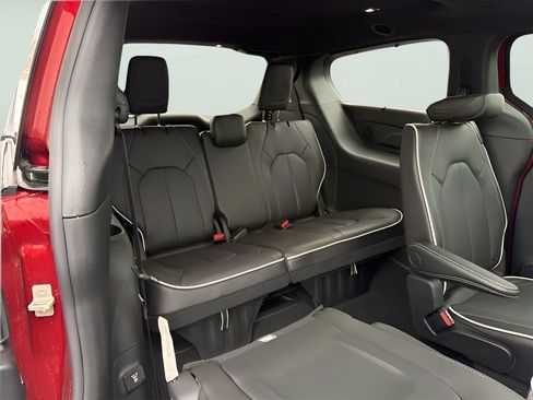 New 2026 Chrysler Pacifica Limited w/ Uconnect Theater Family Group image 13