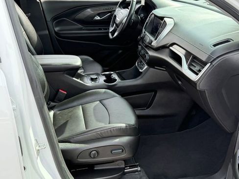 Used 2024 GMC Terrain SLT image 25